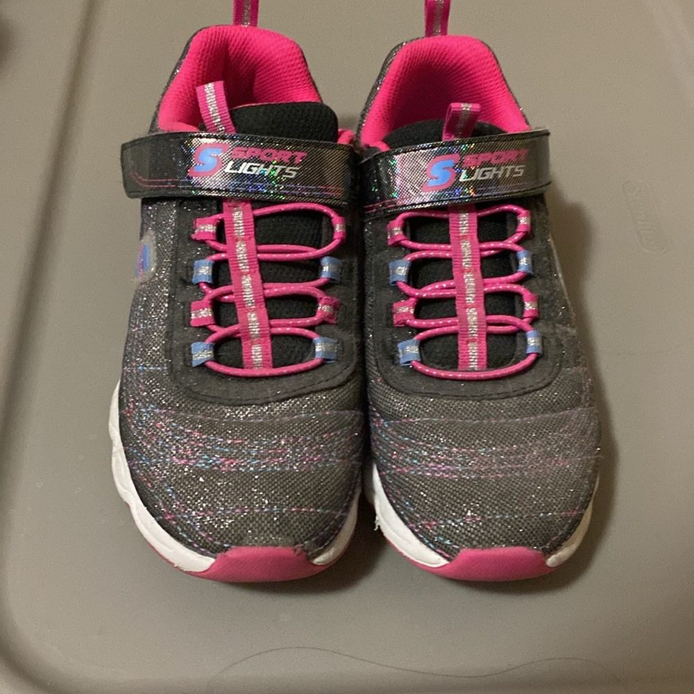 Sketchers sport lights